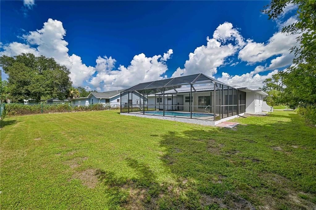 For Sale: $275,000 (2 beds, 2 baths, 1270 Square Feet)
