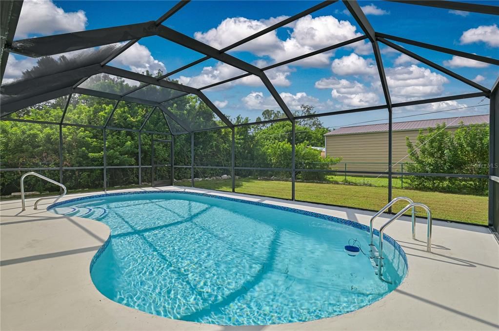For Sale: $275,000 (2 beds, 2 baths, 1270 Square Feet)
