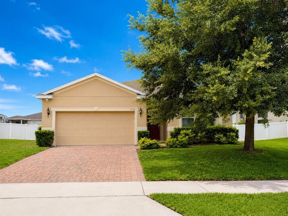 For Rent: $2,500 (3 beds, 2 baths, 2001 Square Feet)