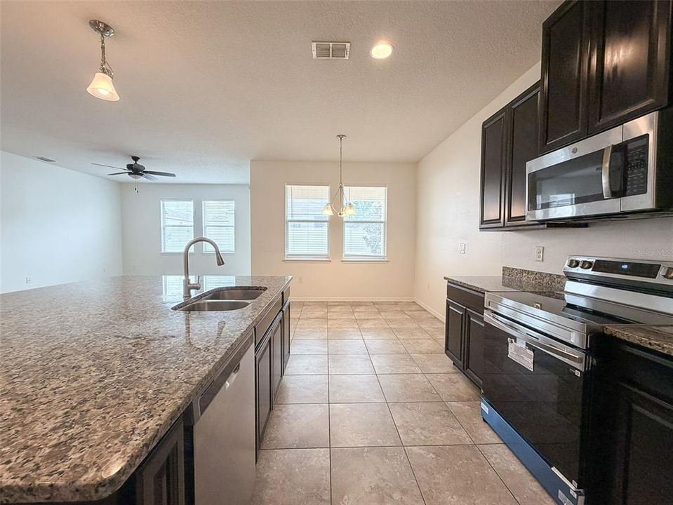 For Rent: $2,500 (3 beds, 2 baths, 2001 Square Feet)