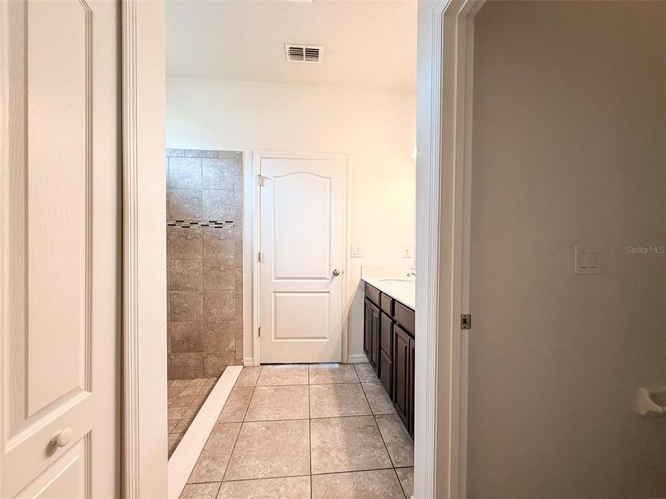 For Rent: $2,500 (3 beds, 2 baths, 2001 Square Feet)