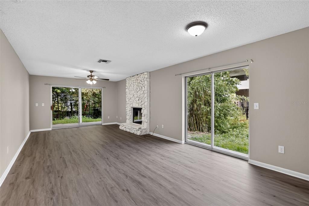 На продажу: $329,900 (3 спален, 2 ванн, 1361 Квадратных фут)