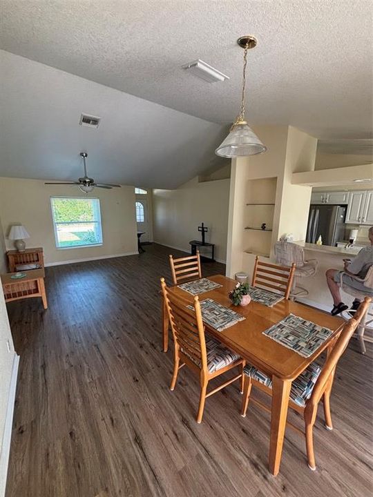 For Rent: $1,800 (3 beds, 2 baths, 1556 Square Feet)