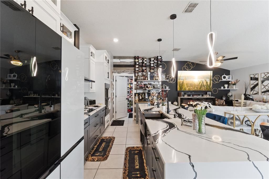 En Venta: $389,000 (4 camas, 2 baños, 1656 Pies cuadrados)
