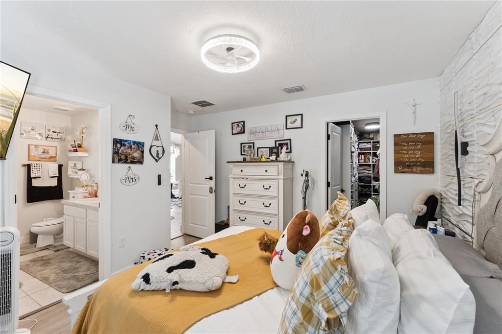 En Venta: $389,000 (4 camas, 2 baños, 1656 Pies cuadrados)