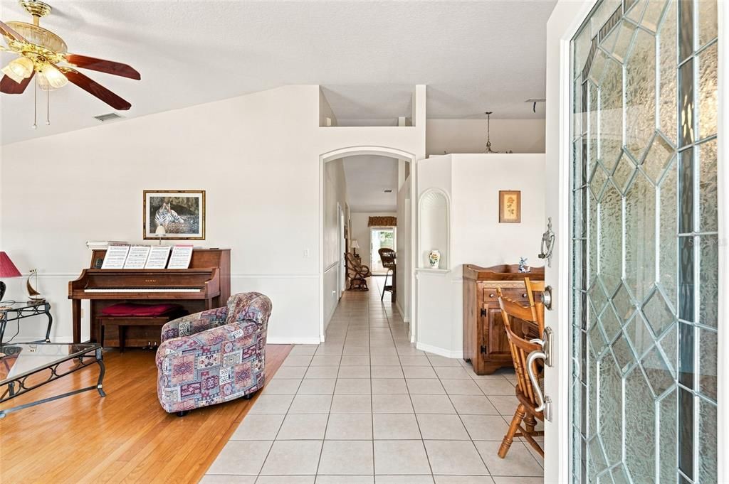 For Sale: $499,000 (3 beds, 2 baths, 1636 Square Feet)