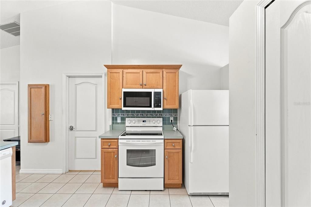 For Sale: $499,000 (3 beds, 2 baths, 1636 Square Feet)