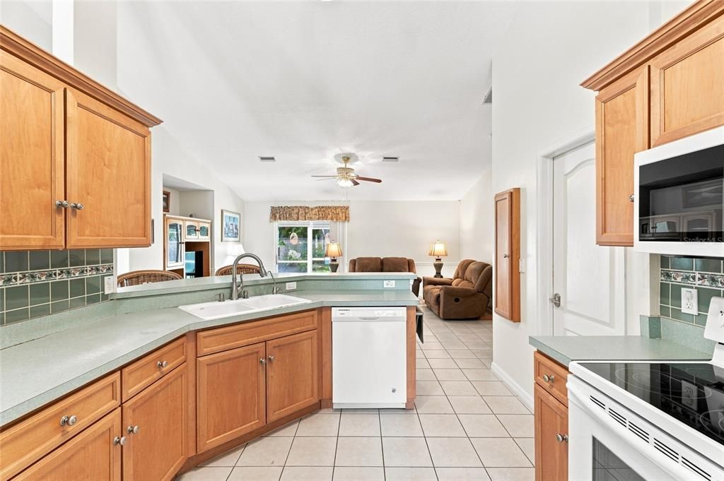 For Sale: $499,000 (3 beds, 2 baths, 1636 Square Feet)