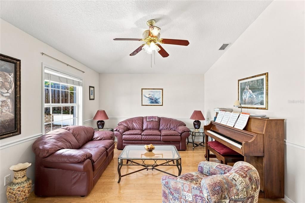 For Sale: $499,000 (3 beds, 2 baths, 1636 Square Feet)
