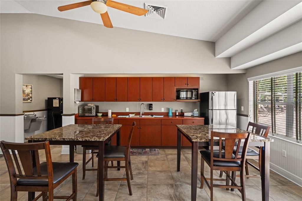 En Venta: $547,900 (4 camas, 3 baños, 2616 Pies cuadrados)