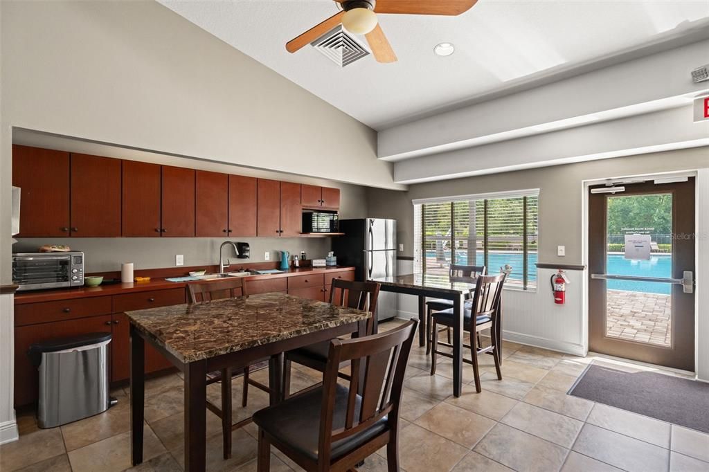 En Venta: $547,900 (4 camas, 3 baños, 2616 Pies cuadrados)