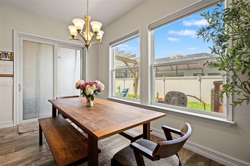 En Venta: $547,900 (4 camas, 3 baños, 2616 Pies cuadrados)