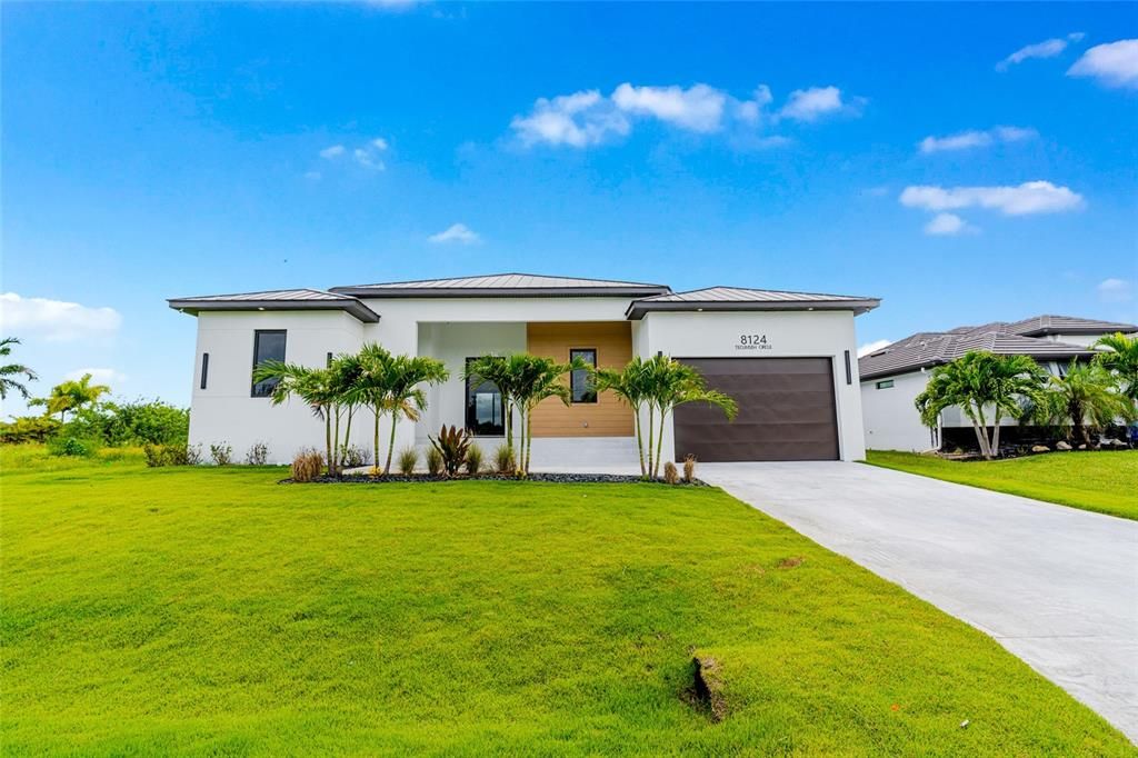 For Sale: $1,705,000 (5 beds, 4 baths, 3080 Square Feet)