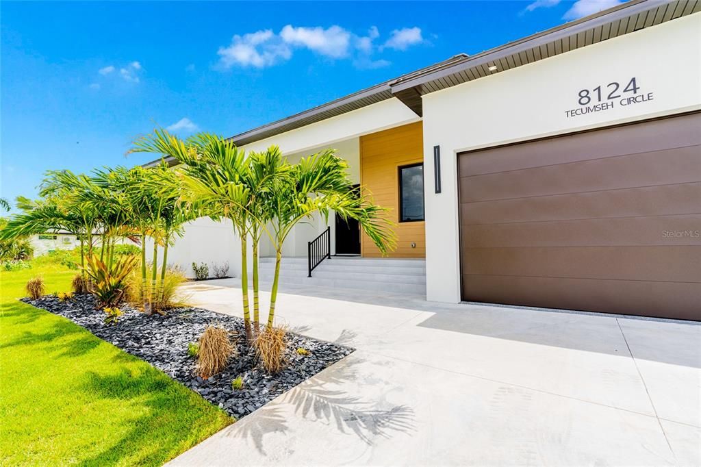 For Sale: $1,705,000 (5 beds, 4 baths, 3080 Square Feet)