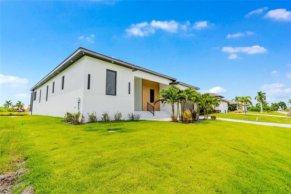 For Sale: $1,705,000 (5 beds, 4 baths, 3080 Square Feet)