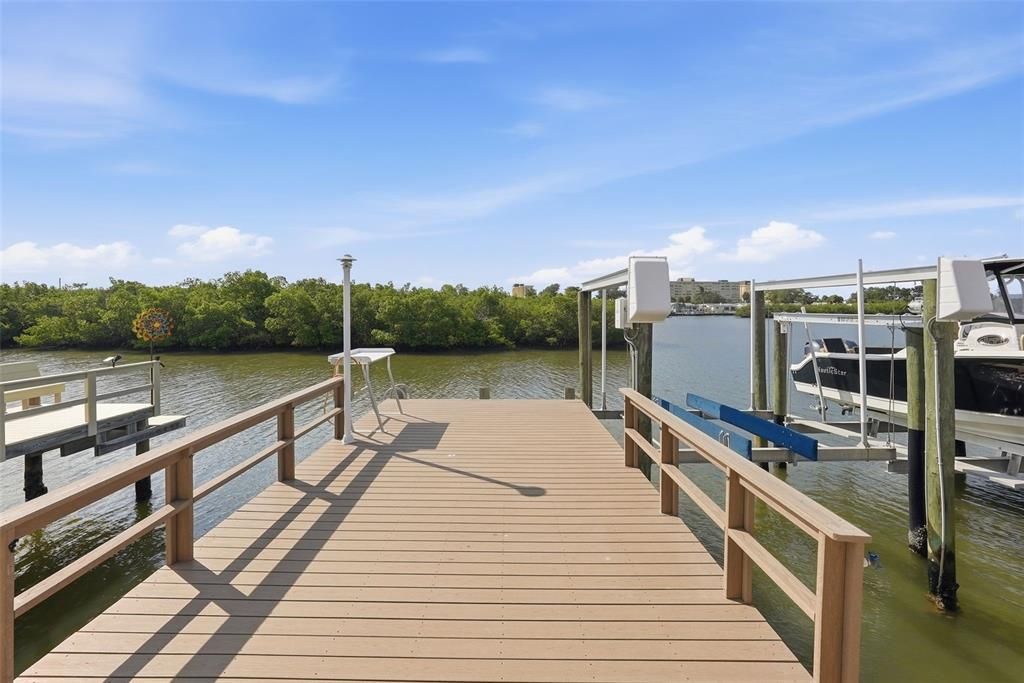 For Sale: $439,900 (2 beds, 2 baths, 1085 Square Feet)