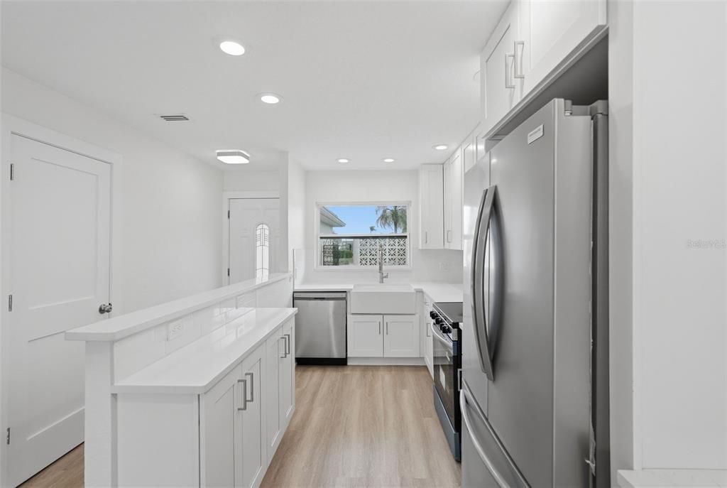 For Sale: $439,900 (2 beds, 2 baths, 1085 Square Feet)
