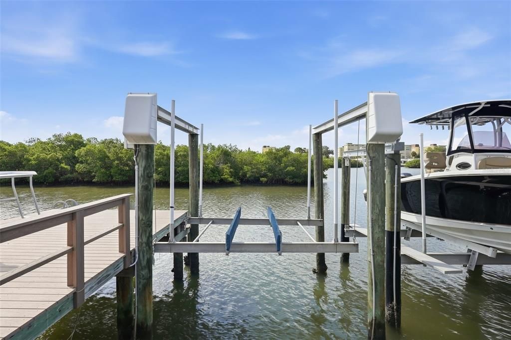 For Sale: $439,900 (2 beds, 2 baths, 1085 Square Feet)