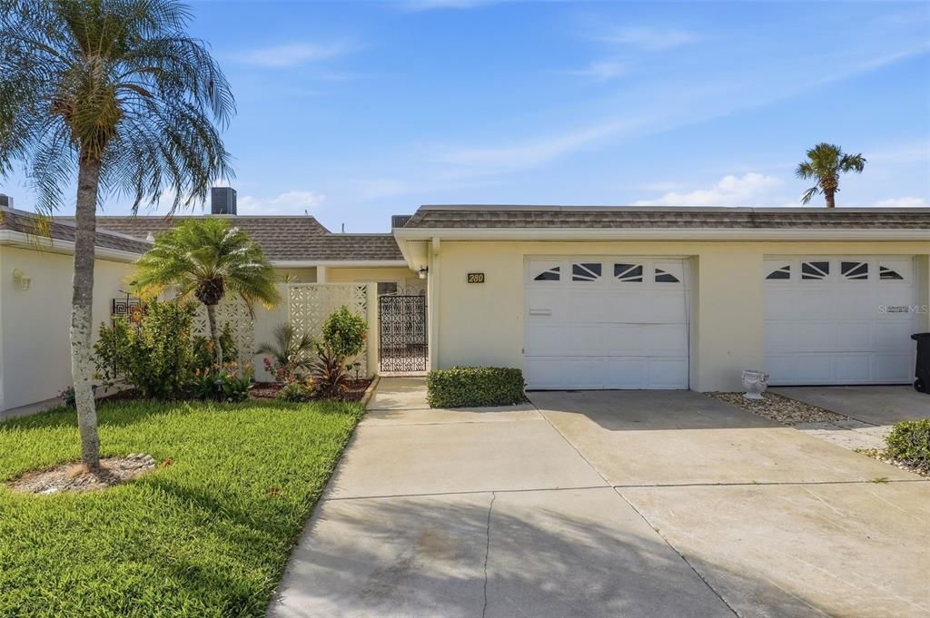 For Sale: $439,900 (2 beds, 2 baths, 1085 Square Feet)