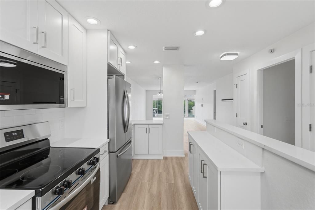 For Sale: $439,900 (2 beds, 2 baths, 1085 Square Feet)