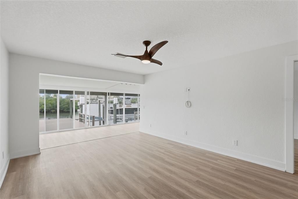 For Sale: $439,900 (2 beds, 2 baths, 1085 Square Feet)