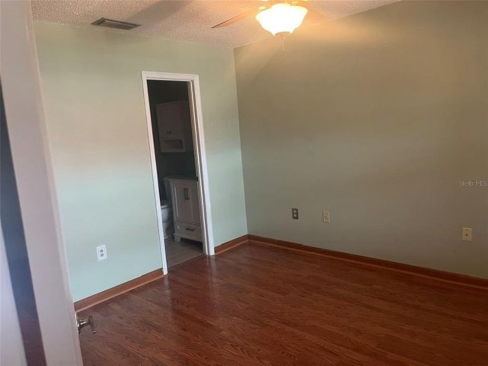 For Sale: $239,900 (2 beds, 2 baths, 1194 Square Feet)