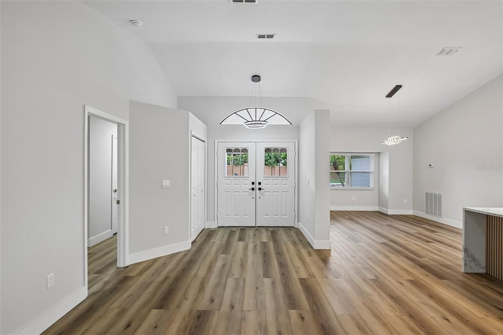 En Venta: $774,900 (4 camas, 3 baños, 2470 Pies cuadrados)