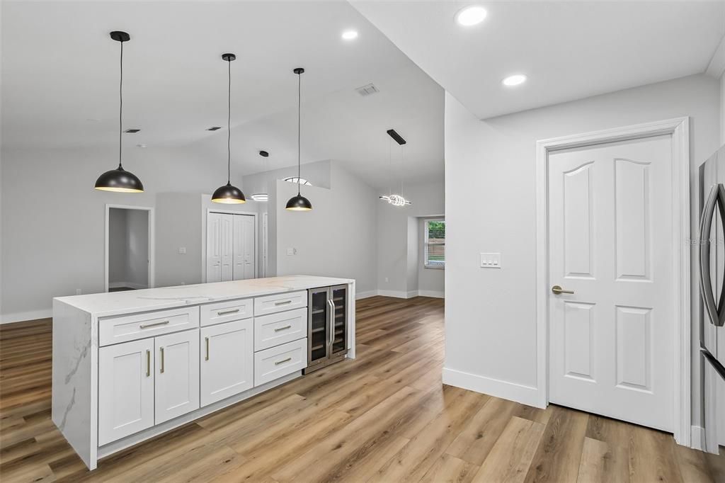 En Venta: $774,900 (4 camas, 3 baños, 2470 Pies cuadrados)