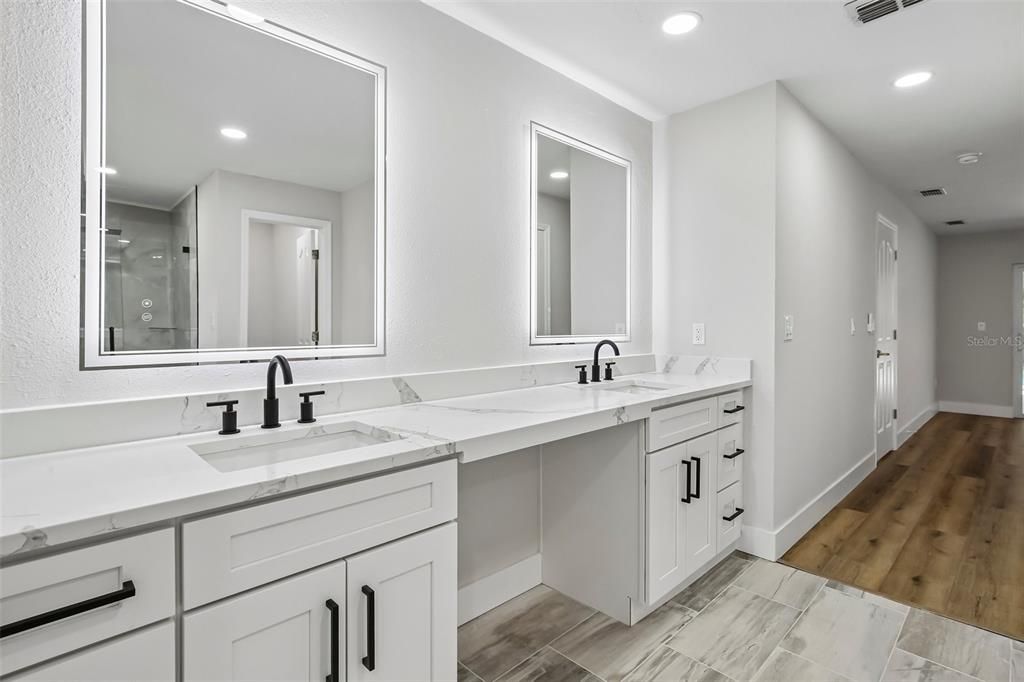 En Venta: $774,900 (4 camas, 3 baños, 2470 Pies cuadrados)