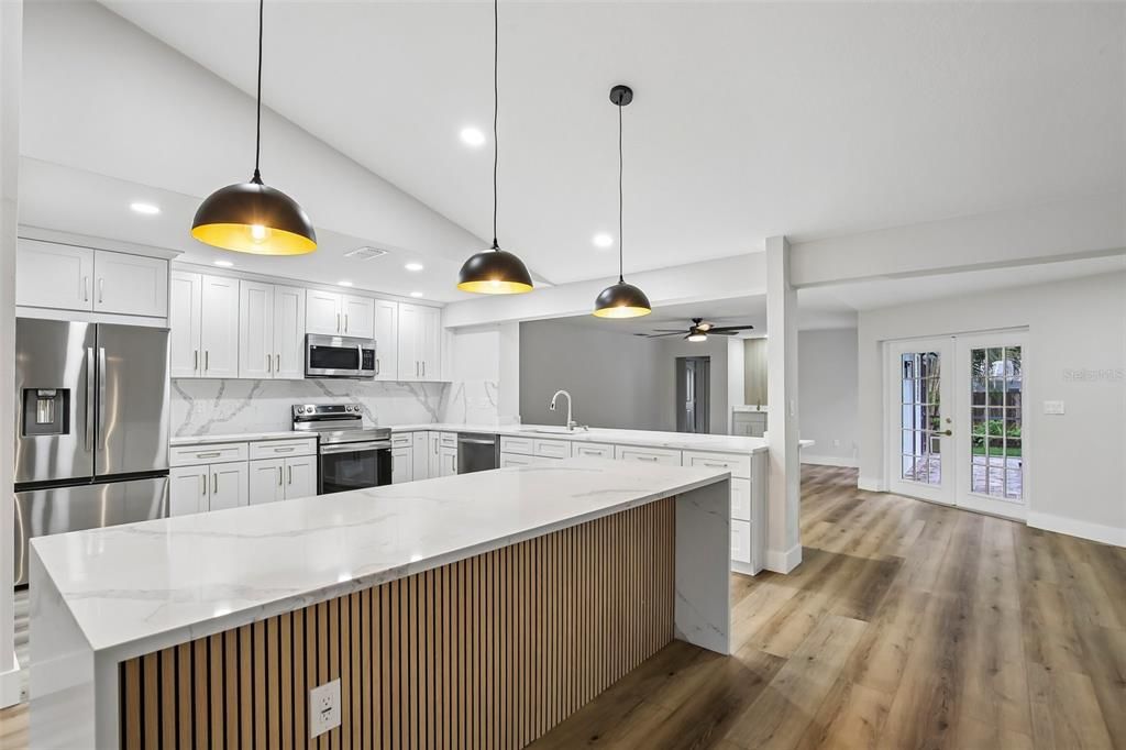 En Venta: $774,900 (4 camas, 3 baños, 2470 Pies cuadrados)
