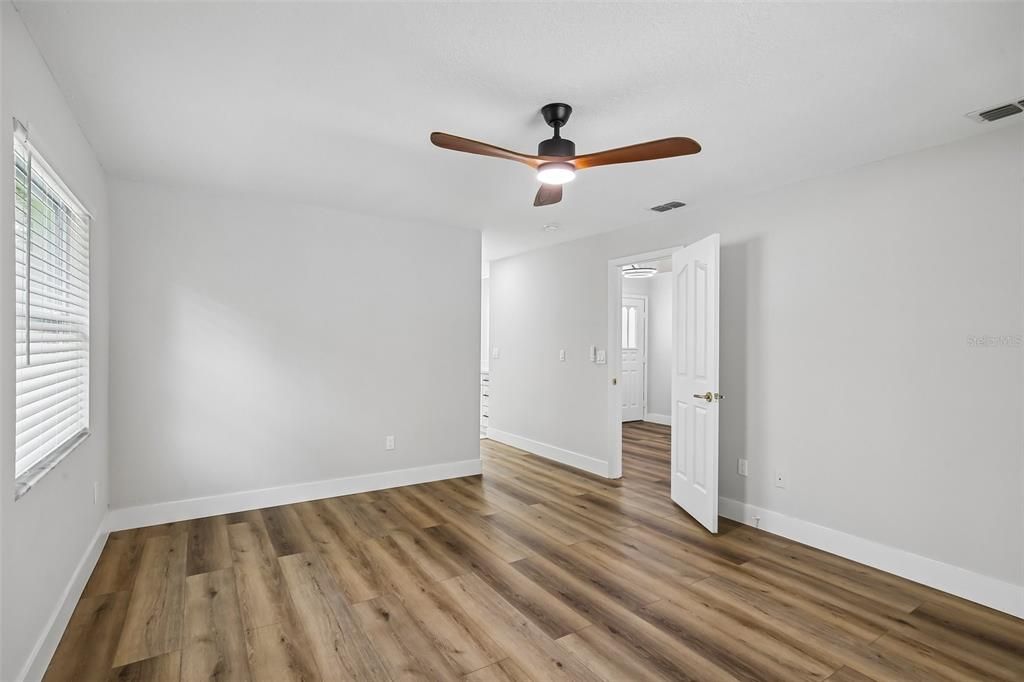 En Venta: $774,900 (4 camas, 3 baños, 2470 Pies cuadrados)