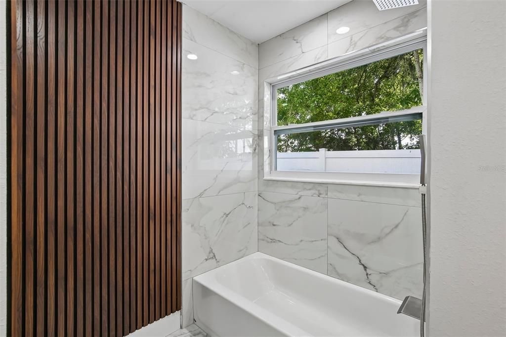 En Venta: $774,900 (4 camas, 3 baños, 2470 Pies cuadrados)