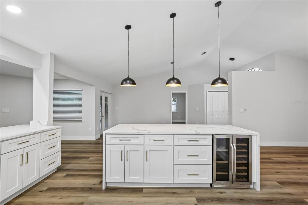 En Venta: $774,900 (4 camas, 3 baños, 2470 Pies cuadrados)