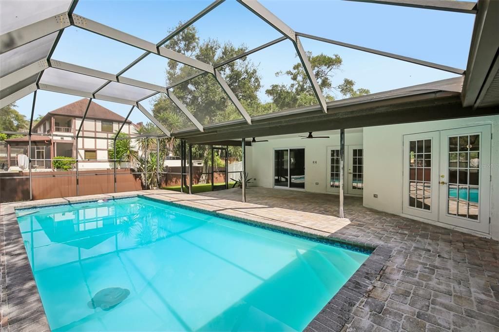 En Venta: $774,900 (4 camas, 3 baños, 2470 Pies cuadrados)