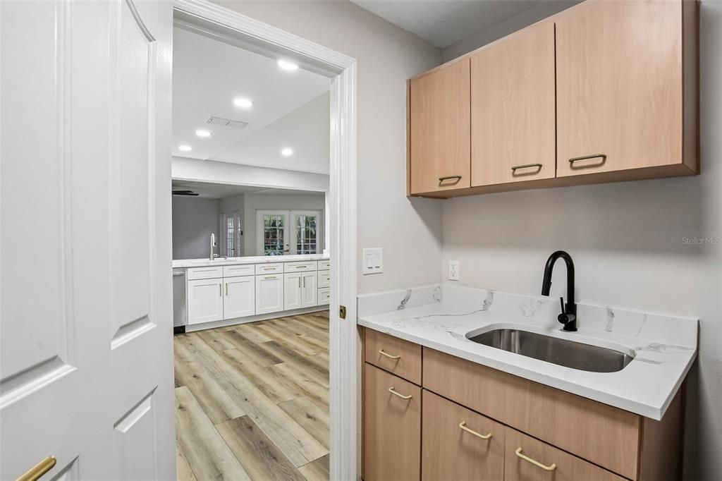En Venta: $774,900 (4 camas, 3 baños, 2470 Pies cuadrados)