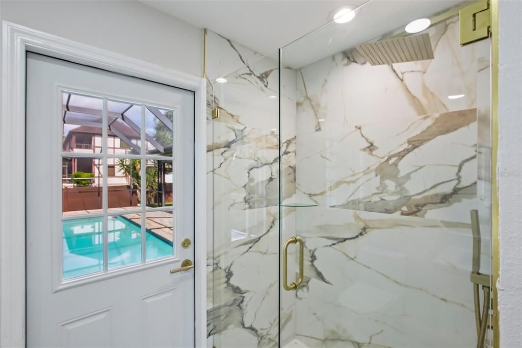 En Venta: $774,900 (4 camas, 3 baños, 2470 Pies cuadrados)