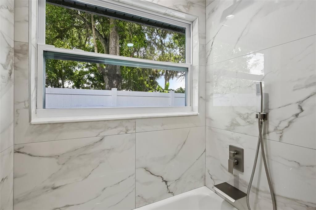 En Venta: $774,900 (4 camas, 3 baños, 2470 Pies cuadrados)