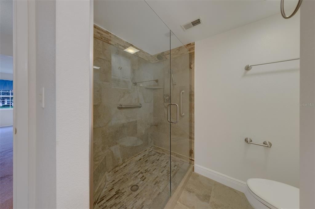 En Venta: $250,000 (2 camas, 2 baños, 1165 Pies cuadrados)