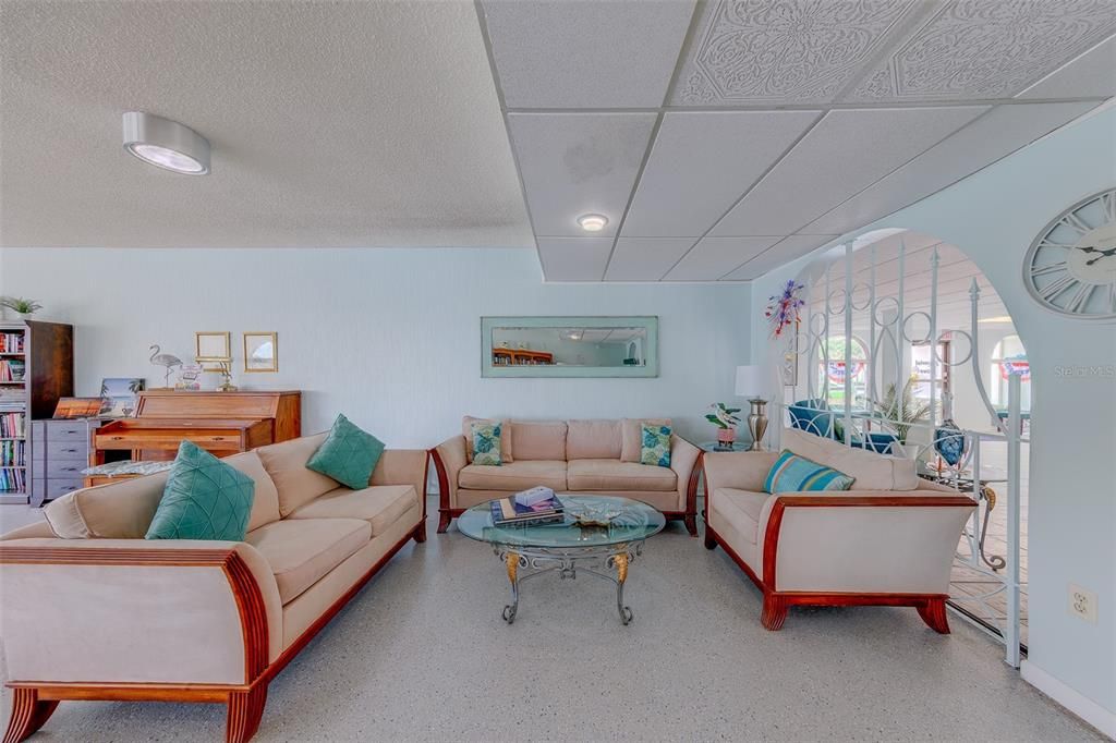 En Venta: $250,000 (2 camas, 2 baños, 1165 Pies cuadrados)