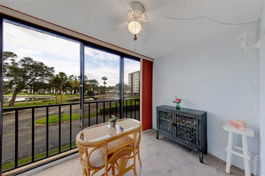 En Venta: $250,000 (2 camas, 2 baños, 1165 Pies cuadrados)