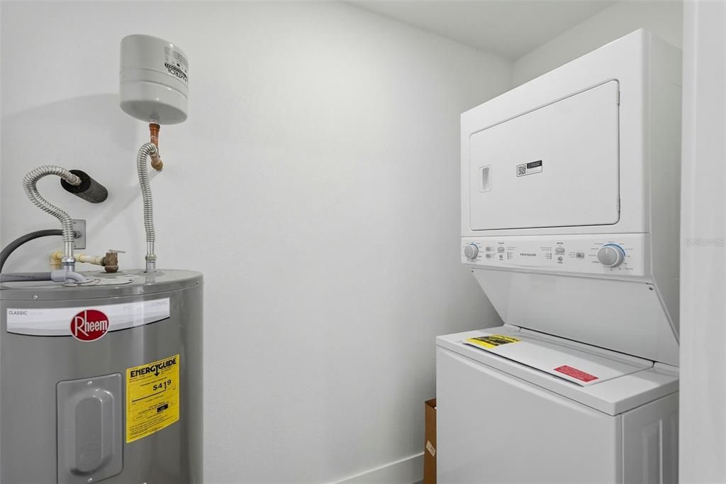 En Venta: $449,000 (4 camas, 3 baños, 1612 Pies cuadrados)