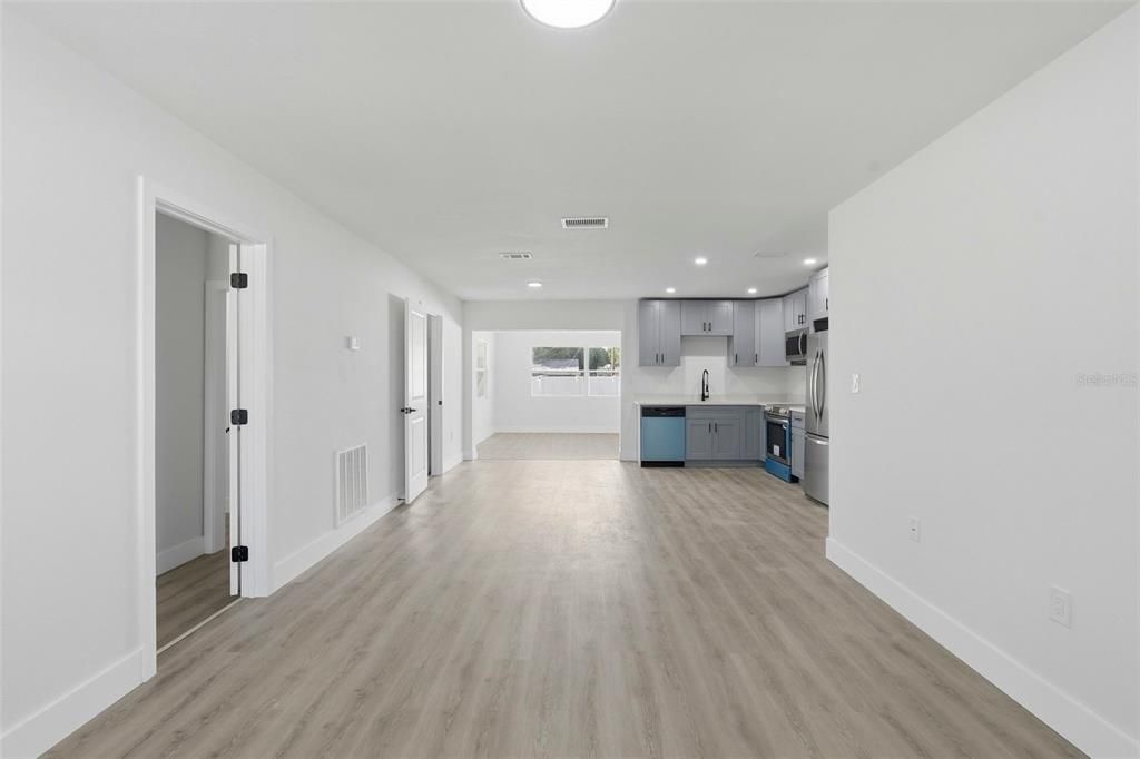 En Venta: $449,000 (4 camas, 3 baños, 1612 Pies cuadrados)