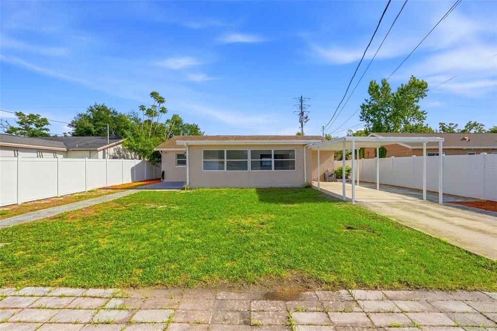 En Venta: $449,000 (4 camas, 3 baños, 1612 Pies cuadrados)