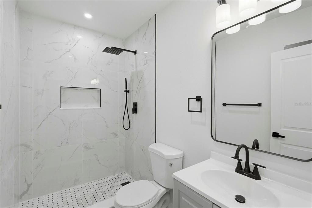 En Venta: $449,000 (4 camas, 3 baños, 1612 Pies cuadrados)