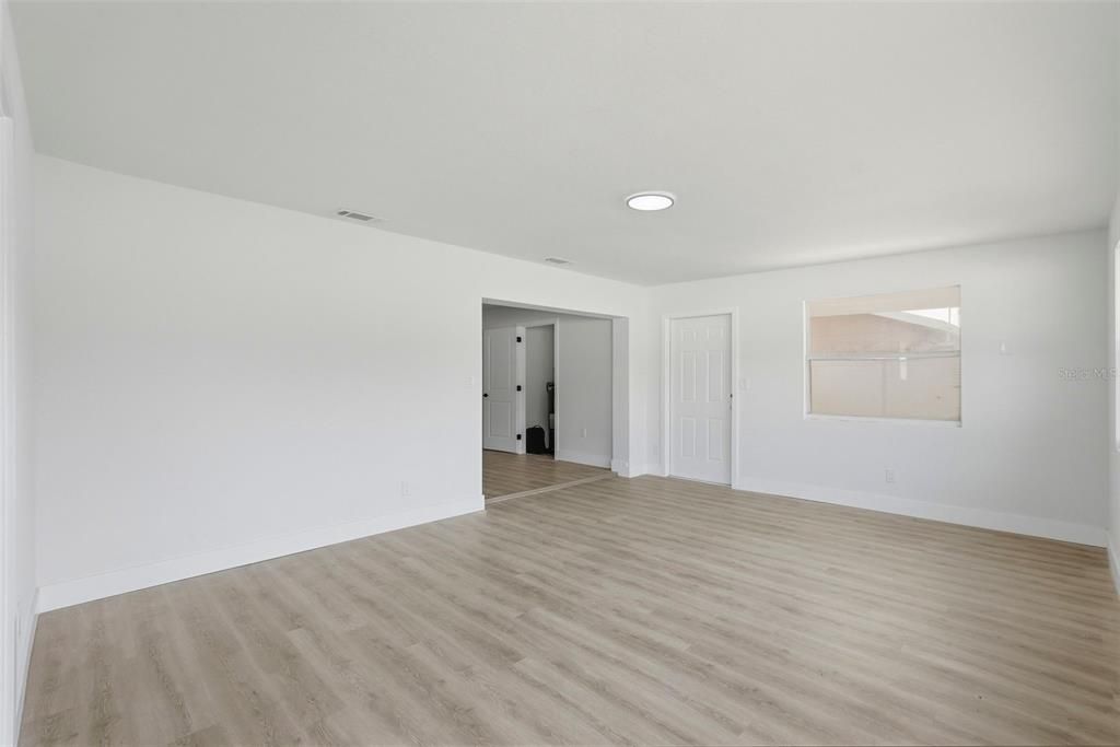En Venta: $449,000 (4 camas, 3 baños, 1612 Pies cuadrados)