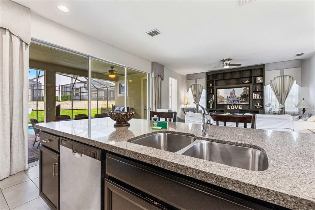 En Venta: $535,000 (4 camas, 3 baños, 2580 Pies cuadrados)