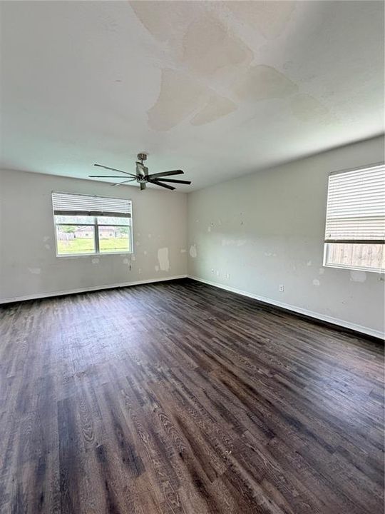 For Sale: $292,500 (4 beds, 2 baths, 2352 Square Feet)