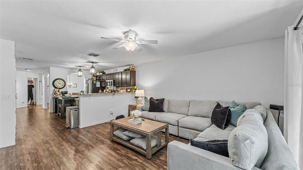 For Sale: $275,000 (3 beds, 2 baths, 1515 Square Feet)