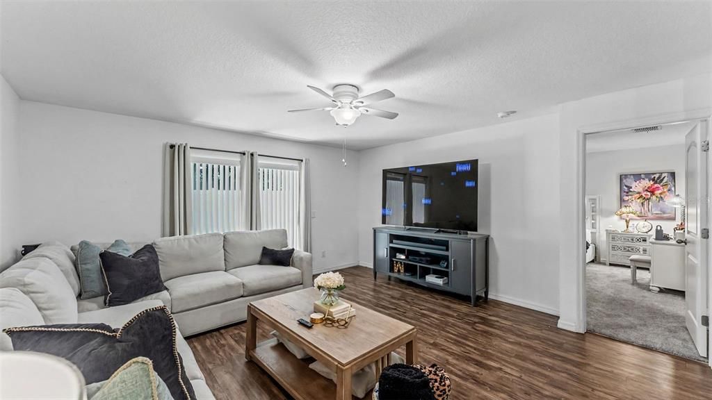For Sale: $275,000 (3 beds, 2 baths, 1515 Square Feet)