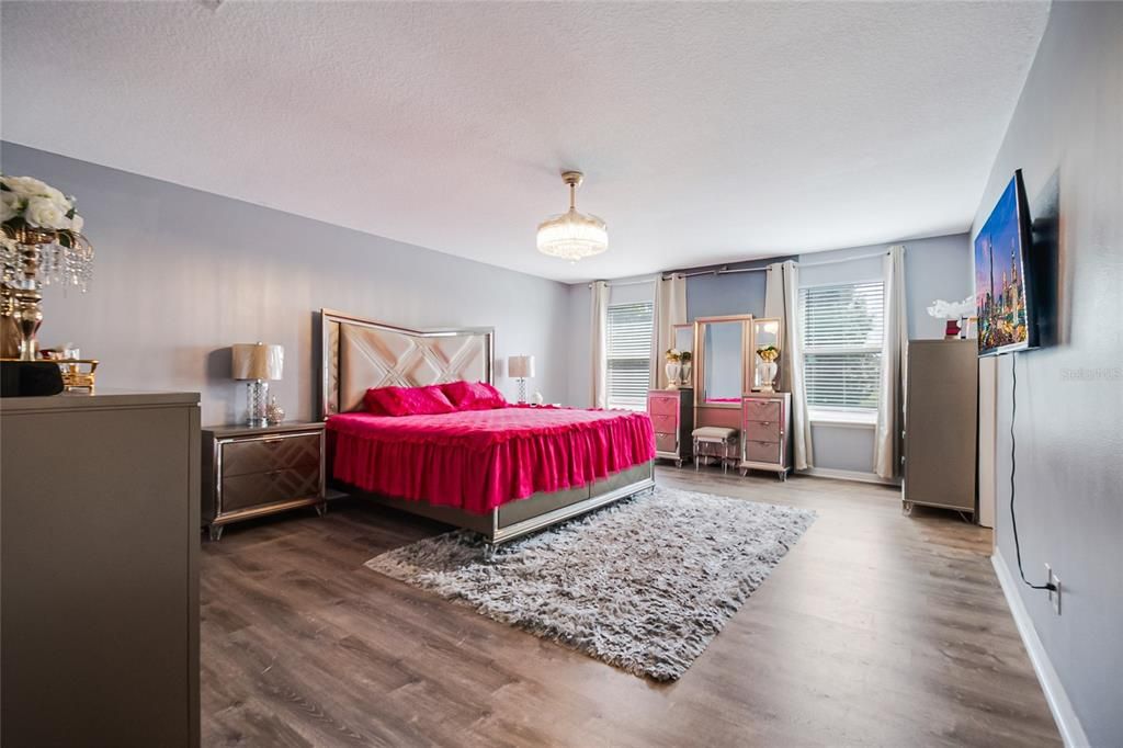 For Sale: $459,995 (4 beds, 2 baths, 2338 Square Feet)